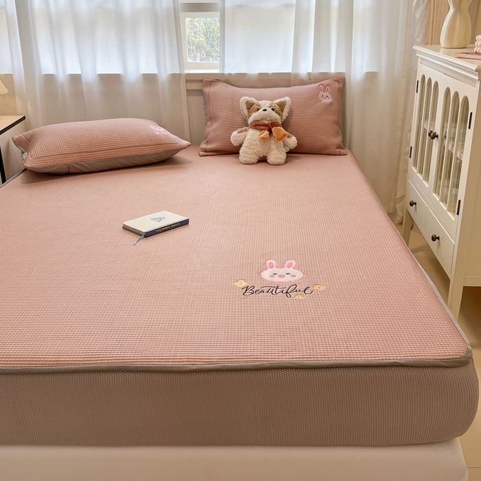 91家纺网 家纺一手货源 找家纺 雅居纺家纺 2026新款A类加厚三明治底华夫格绣花凉感席床笠款凉席席子 床笠款-幸福兔