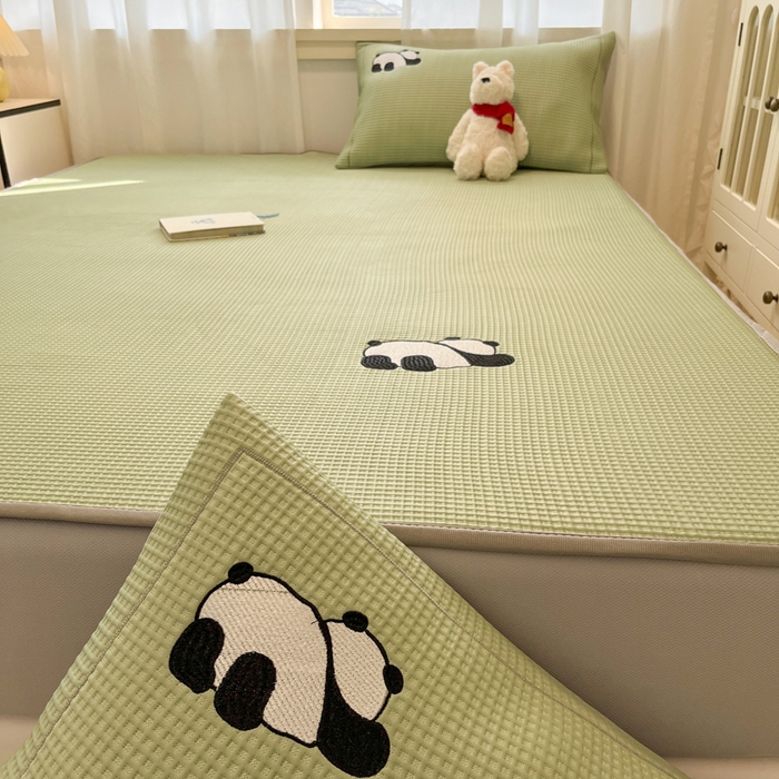 91家纺网 家纺一手货源 找家纺 雅居纺家纺 2026新款A类加厚三明治底华夫格绣花凉感席床笠款凉席席子 床笠款-爬爬熊猫