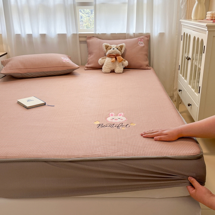 91家纺网 家纺一手货源 找家纺 雅居纺家纺 2026新款A类加厚三明治底华夫格绣花凉感席床笠款凉席席子 床笠款-幸福兔