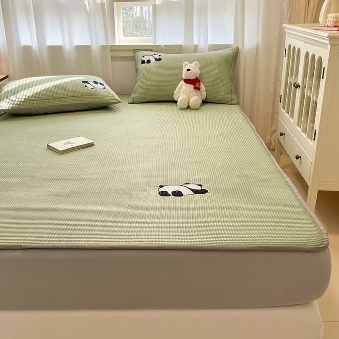 91家纺网 家纺一手货源 找家纺 雅居纺家纺 2026新款A类加厚三明治底华夫格绣花凉感席床笠款凉席席子 床笠款-爬爬熊猫