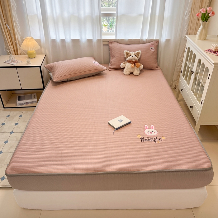 91家纺网 家纺一手货源 找家纺 雅居纺家纺 2026新款A类加厚三明治底华夫格绣花凉感席床笠款凉席席子 床笠款-幸福兔