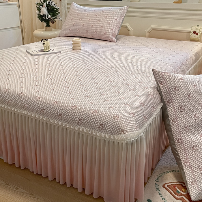 91家纺网 家纺一手货源 找家纺 雅居纺家纺 2026新款加厚三明治底床裙款凉感席凉席席子 蝴蝶结爱恋-粉