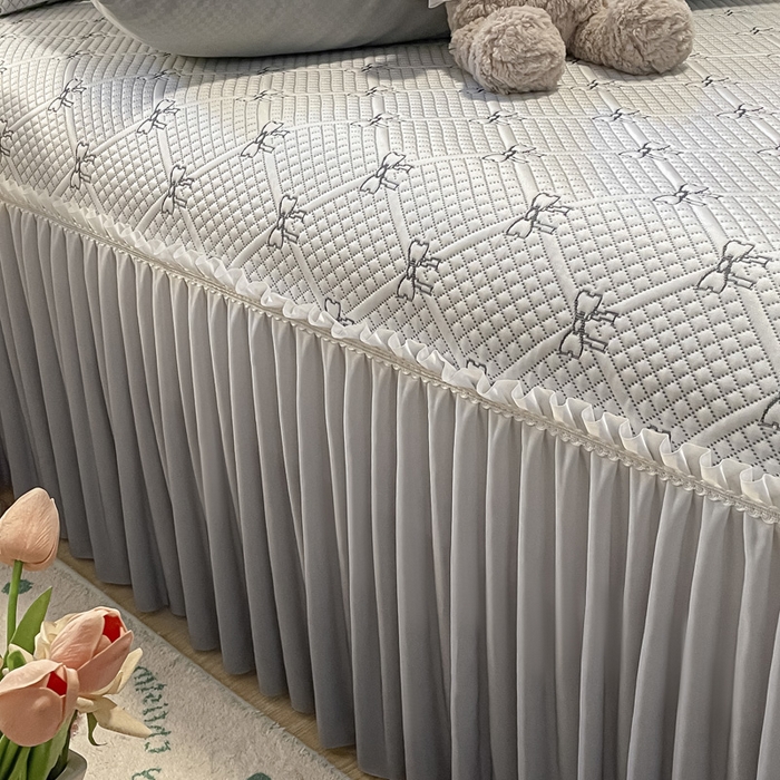 91家纺网 家纺一手货源 找家纺 雅居纺家纺 2026新款加厚三明治底床裙款凉感席凉席席子 蝴蝶结爱恋-灰