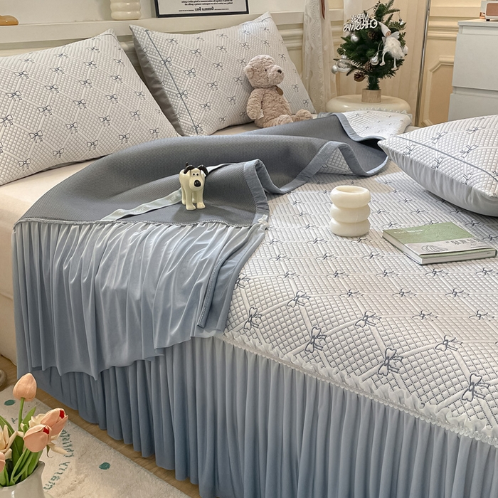 91家纺网 家纺一手货源 找家纺 雅居纺家纺 2026新款加厚三明治底床裙款凉感席凉席席子 蝴蝶结爱恋-蓝