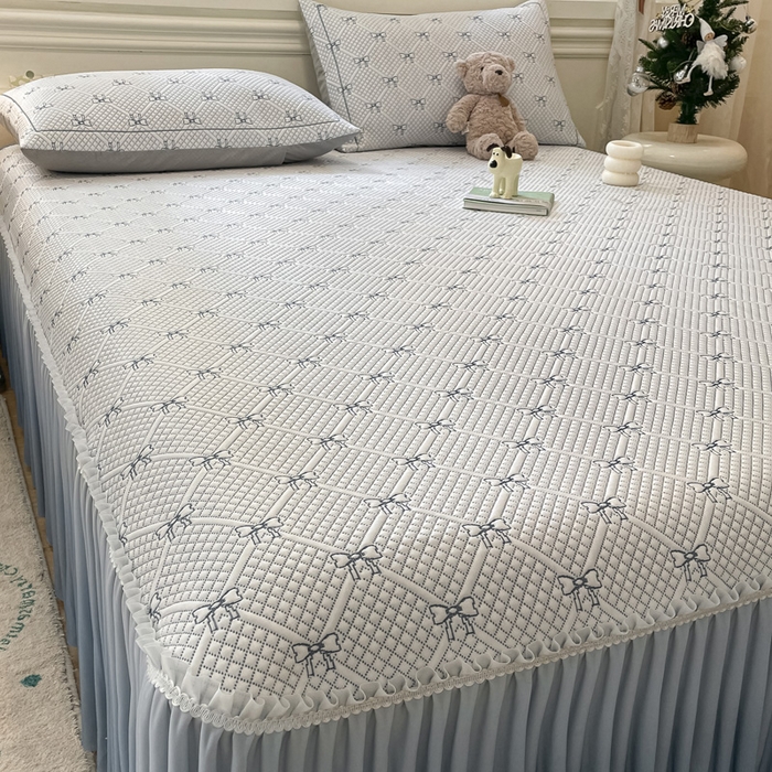 91家纺网 家纺一手货源 找家纺 雅居纺家纺 2026新款加厚三明治底床裙款凉感席凉席席子 蝴蝶结爱恋-蓝