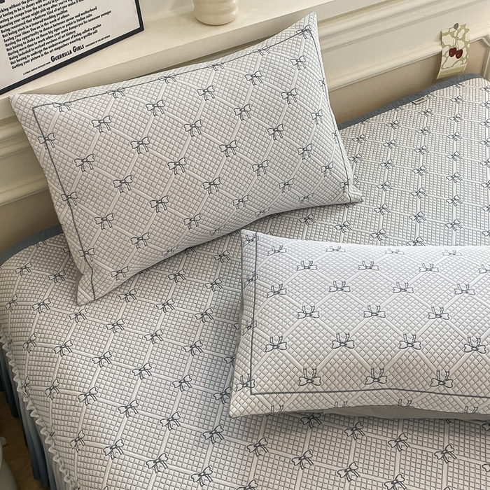 91家纺网 家纺一手货源 找家纺 雅居纺家纺 2026新款加厚三明治底床裙款凉感席凉席席子 蝴蝶结爱恋-蓝