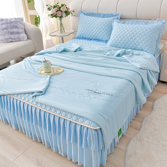 91家纺网 家纺一手货源 找家纺 畅畅家纺 2026新款夏季凉感丝足球花纯色凉席席子三件套夏被四件套 足球花-天蓝