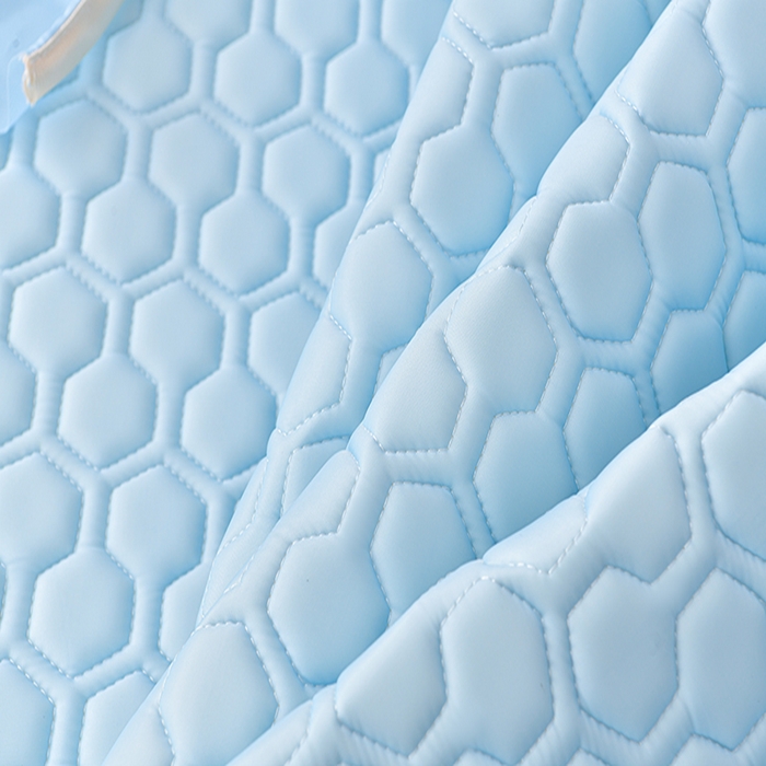 91家纺网 家纺一手货源 找家纺 畅畅家纺 2026新款夏季凉感丝足球花纯色凉席席子三件套夏被四件套 足球花-天蓝