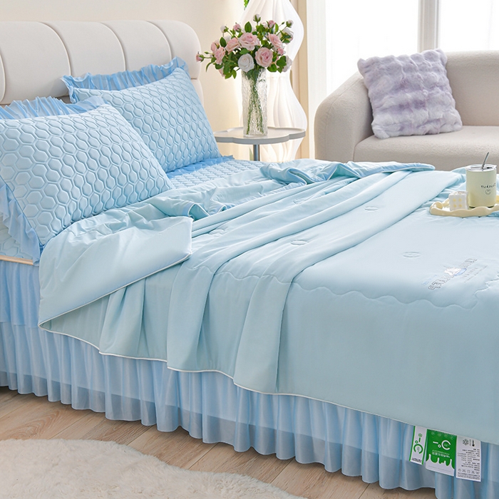 91家纺网 家纺一手货源 找家纺 畅畅家纺 2026新款夏季凉感丝足球花纯色凉席席子三件套夏被四件套 足球花-天蓝