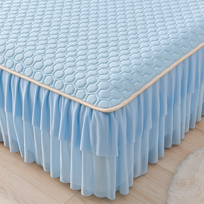 91家纺网 家纺一手货源 找家纺 畅畅家纺 2026新款夏季凉感丝足球花纯色凉席席子三件套夏被四件套 足球花-天蓝