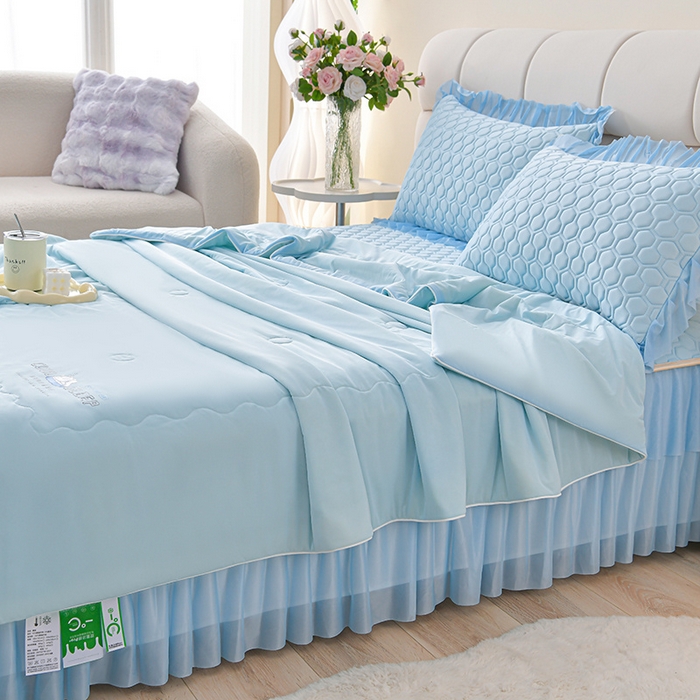 91家纺网 家纺一手货源 找家纺 畅畅家纺 2026新款夏季凉感丝足球花纯色凉席席子三件套夏被四件套 足球花-天蓝