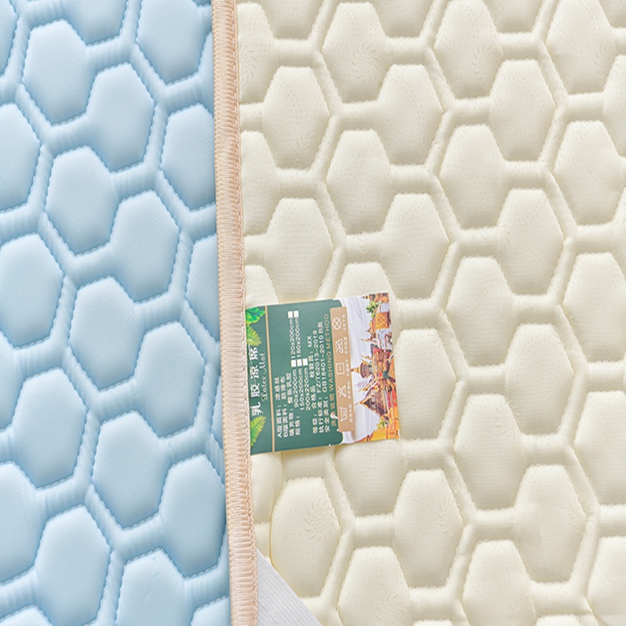 91家纺网 家纺一手货源 找家纺 畅畅家纺 2026新款夏季凉感丝足球花纯色凉席席子三件套夏被四件套 足球花-天蓝