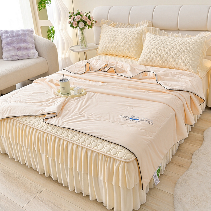 91家纺网 家纺一手货源 找家纺 畅畅家纺 2026新款夏季凉感丝足球花纯色凉席席子三件套夏被四件套 足球花-米黄