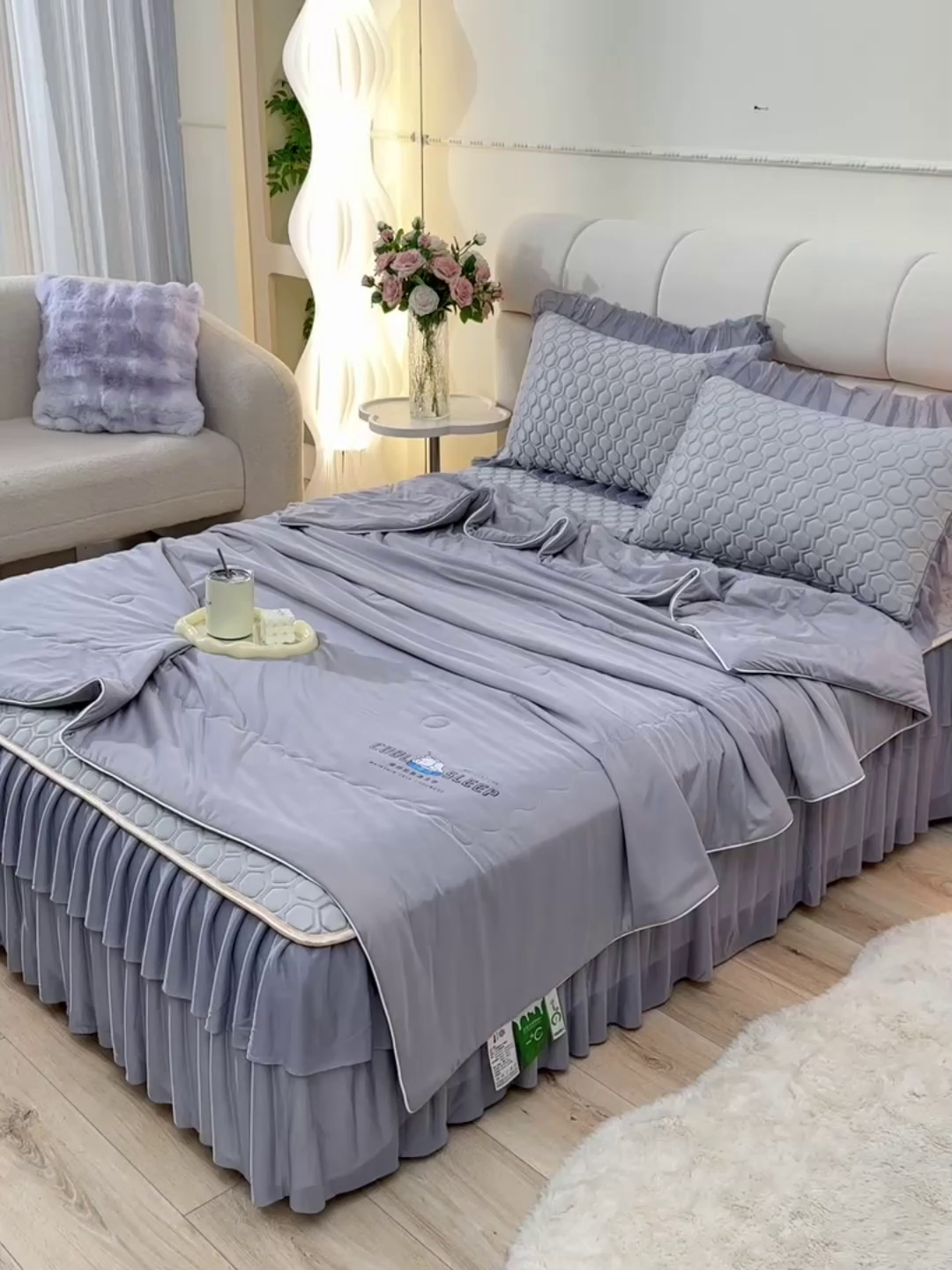 91家纺网 家纺一手货源 找家纺 畅畅家纺 2026新款夏季凉感丝足球花纯色凉席席子三件套夏被四件套 足球花-陨石灰