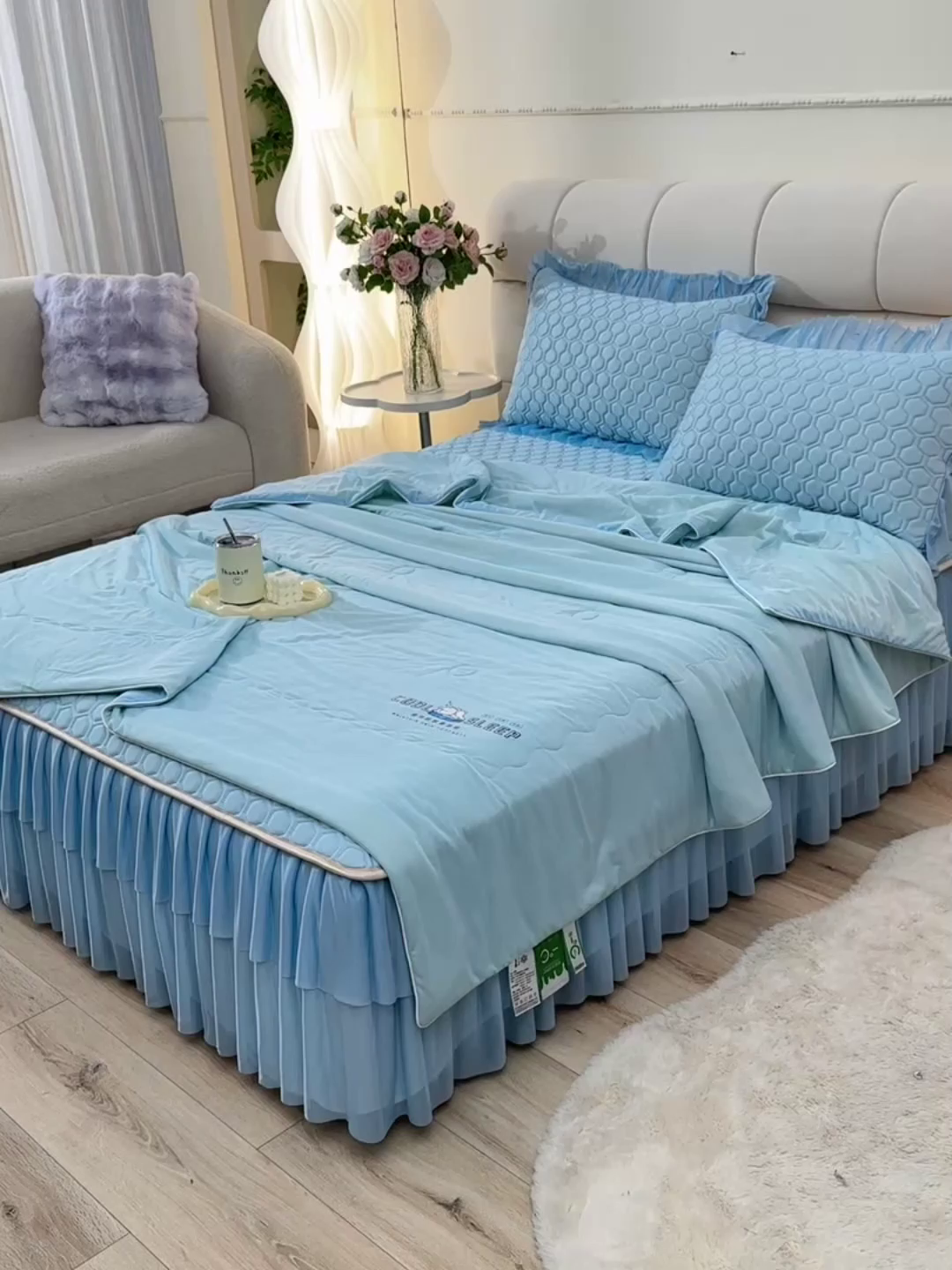 91家纺网 家纺一手货源 找家纺 畅畅家纺 2026新款夏季凉感丝足球花纯色凉席席子三件套夏被四件套 足球花-天蓝