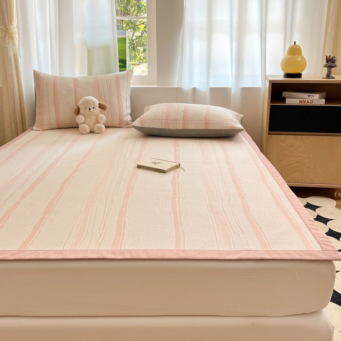 91家纺网 家纺一手货源 找家纺 雅居纺家纺 2026新款加厚三明治底凉感豆豆简约款凉感席床单款凉席席子 条纹-粉