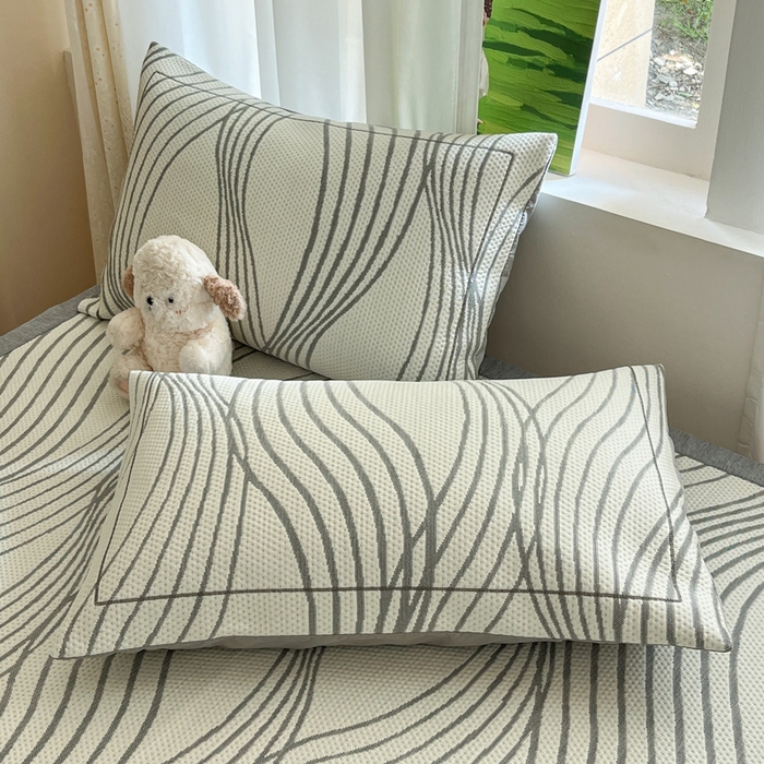 91家纺网 家纺一手货源 找家纺 雅居纺家纺 2026新款加厚三明治底凉感豆豆简约款凉感席床单款凉席席子 曲线-灰