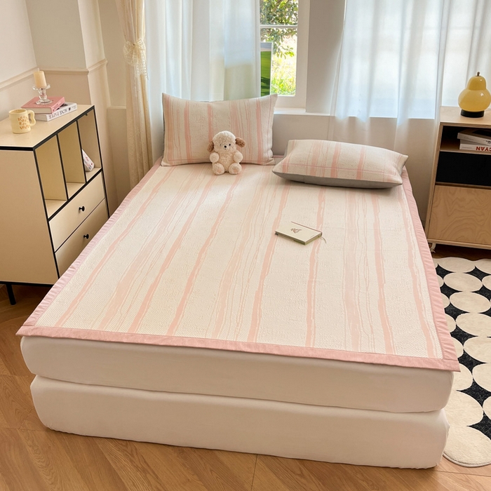 91家纺网 家纺一手货源 找家纺 雅居纺家纺 2026新款加厚三明治底凉感豆豆简约款凉感席床单款凉席席子 条纹-粉