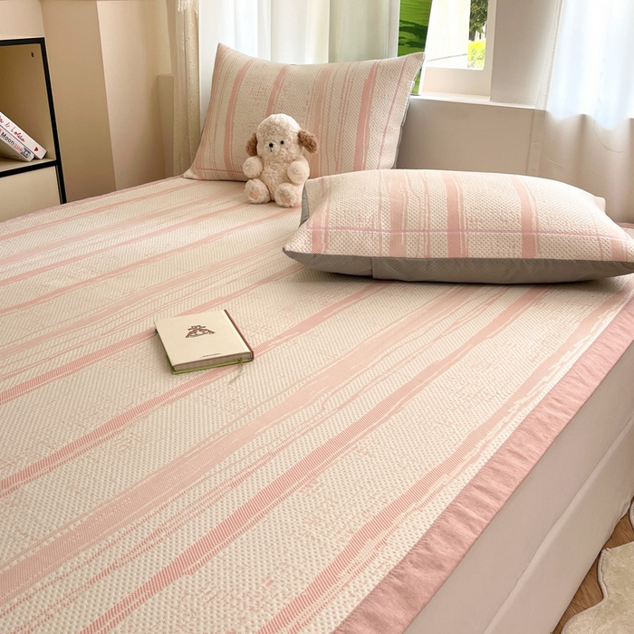 91家纺网 家纺一手货源 找家纺 雅居纺家纺 2026新款加厚三明治底凉感豆豆简约款凉感席床单款凉席席子 条纹-粉
