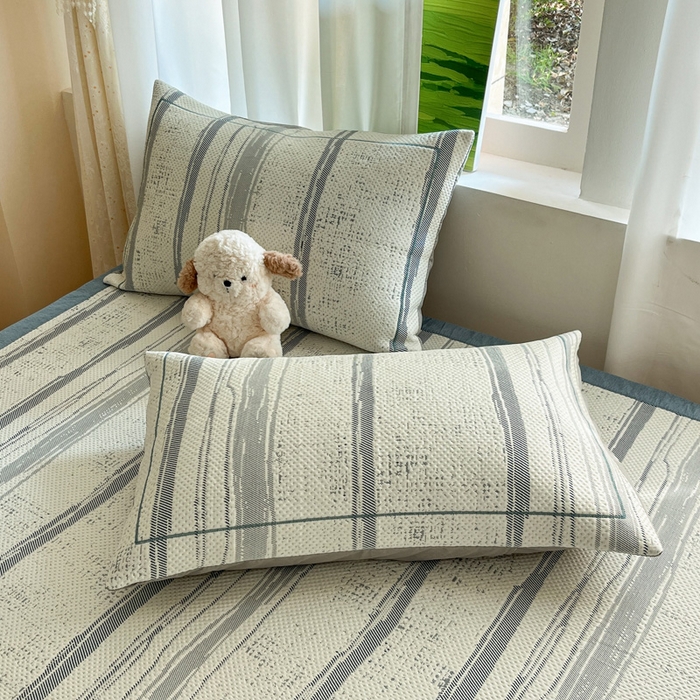 91家纺网 家纺一手货源 找家纺 雅居纺家纺 2026新款加厚三明治底凉感豆豆简约款凉感席床单款凉席席子 条纹-蓝