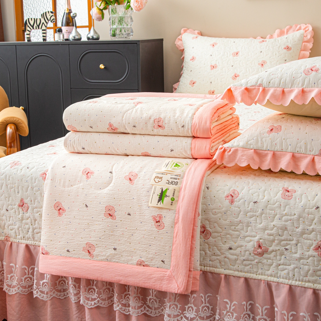 91家纺网 家纺一手货源 找家纺 美之润家纺 2026新款原麻夹棉床盖夏被四件套 粉樱奶白