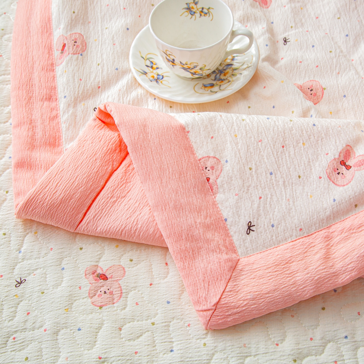 91家纺网 家纺一手货源 找家纺 美之润家纺 2026新款原麻夹棉床盖夏被四件套 粉樱奶白