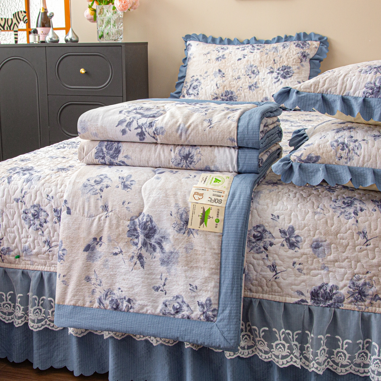 91家纺网 家纺一手货源 找家纺 美之润家纺 2026新款原麻夹棉床盖夏被四件套 墨蓝玫瑰