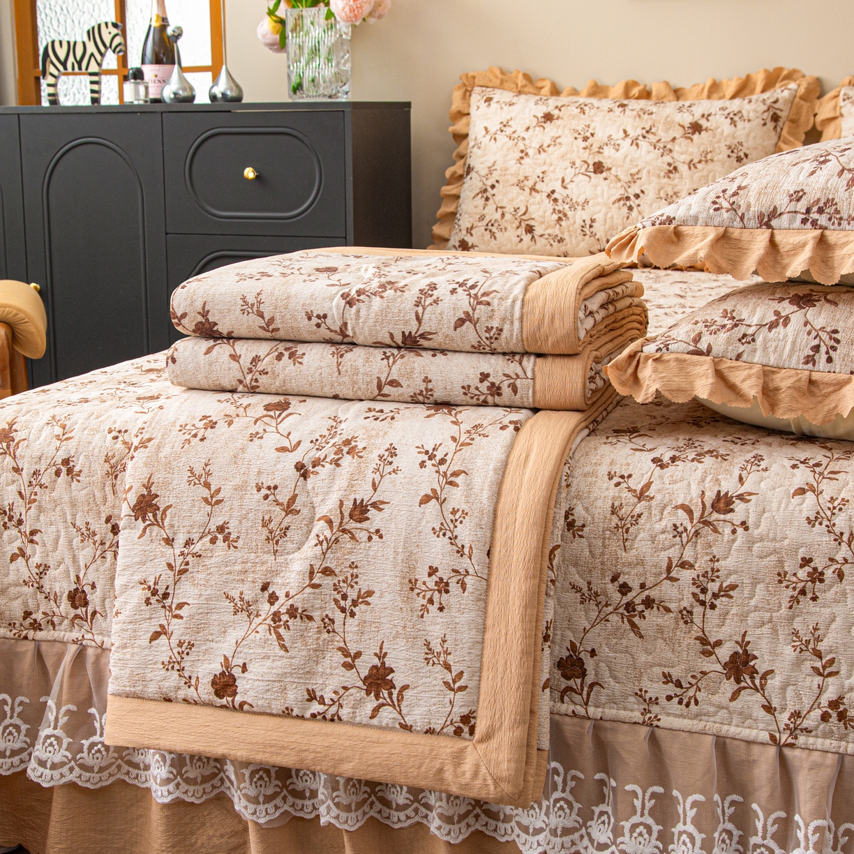 91家纺网 家纺一手货源 找家纺 美之润家纺 2026新款原麻夹棉床盖夏被四件套 暖棕花意