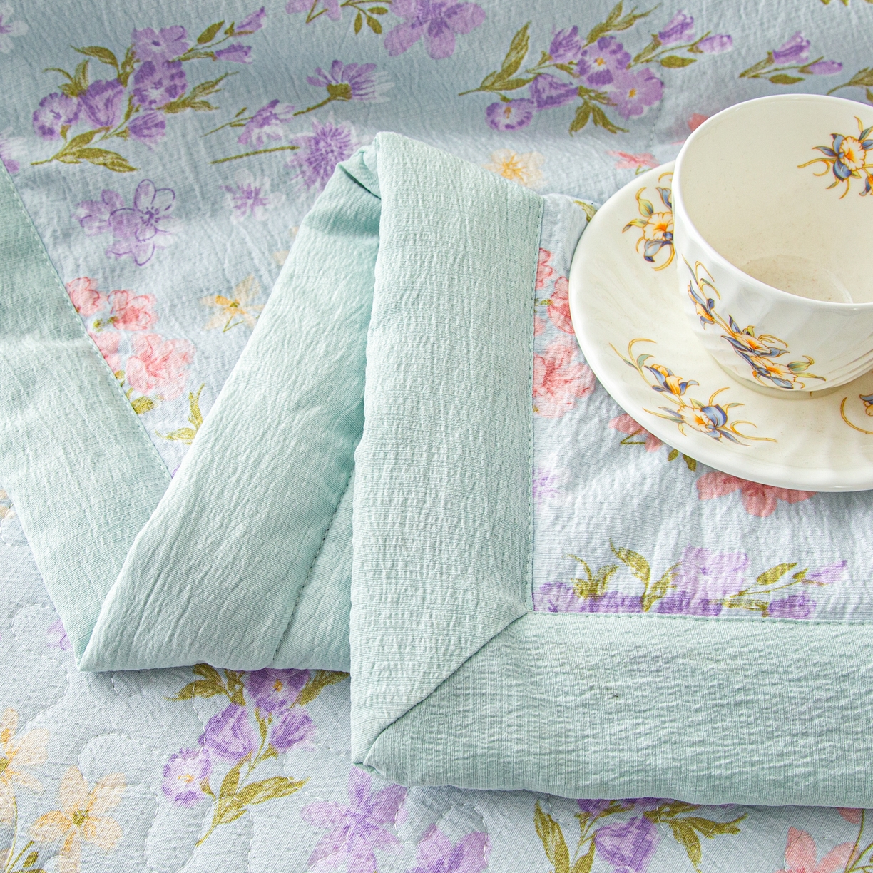 91家纺网 家纺一手货源 找家纺 美之润家纺 2026新款原麻夹棉床盖夏被四件套 浅蓝花野