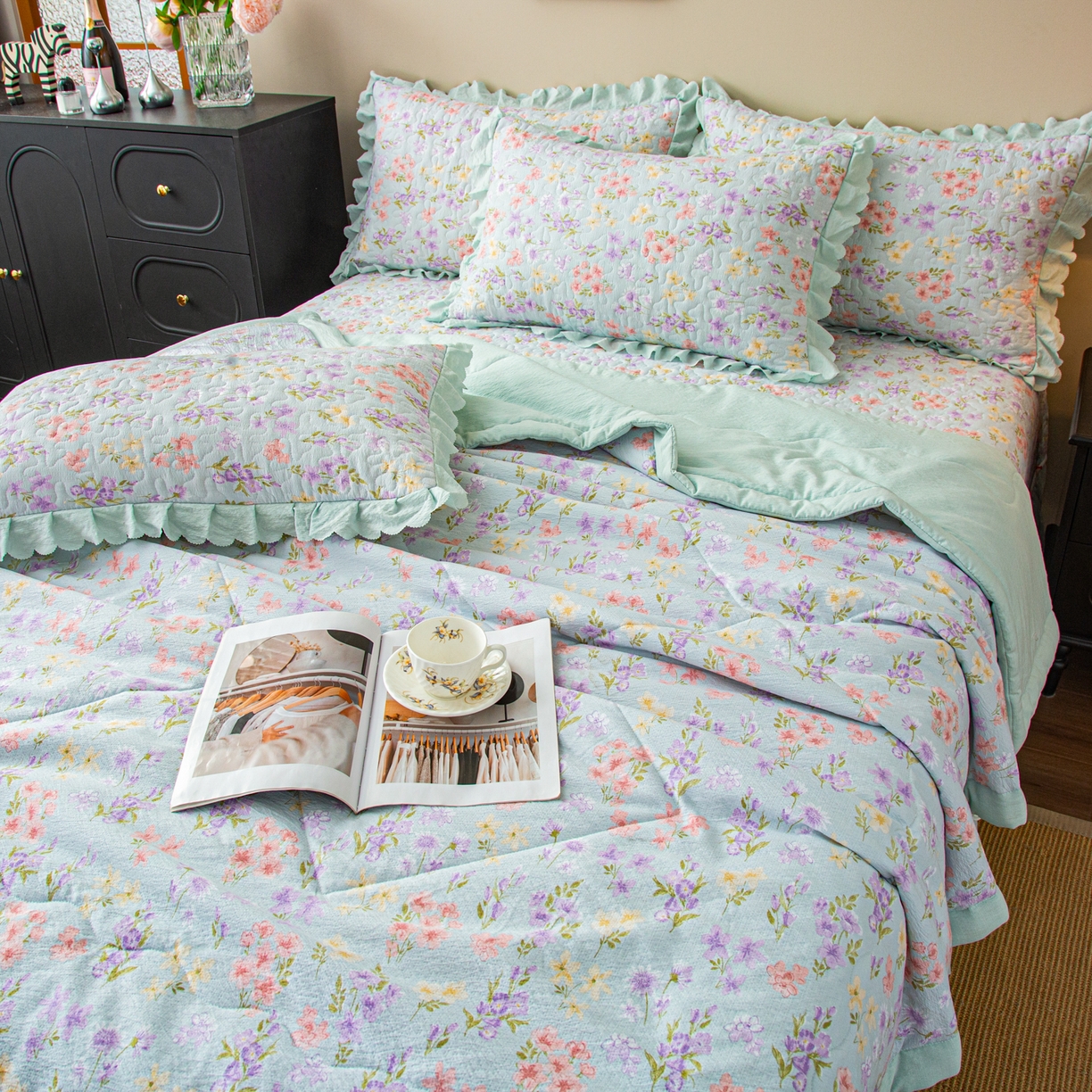 91家纺网 家纺一手货源 找家纺 美之润家纺 2026新款原麻夹棉床盖夏被四件套 浅蓝花野