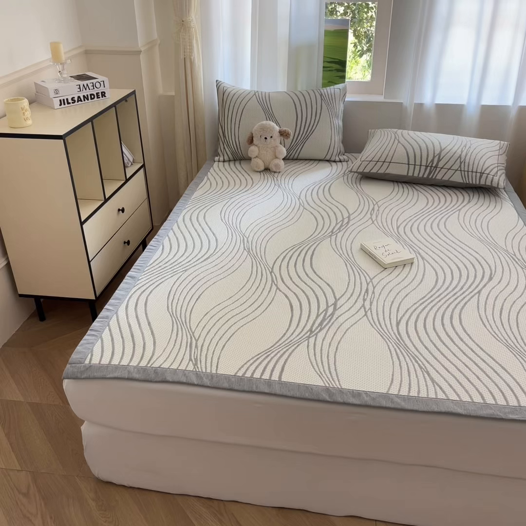 91家纺网 家纺一手货源 找家纺 （总）雅居纺家纺 2026新款加厚三明治底凉感豆豆简约款凉感席床单款凉席席子