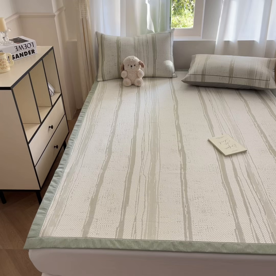 91家纺网 家纺一手货源 找家纺 雅居纺家纺 2026新款加厚三明治底凉感豆豆简约款凉感席床单款凉席席子 条纹-绿