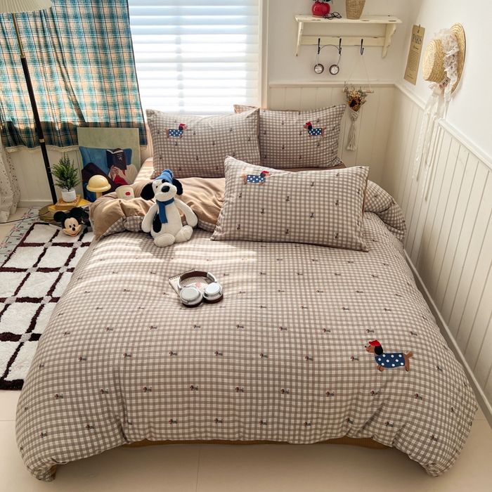 91家纺网 家纺一手货源 找家纺 妖妖家纺  2026小清新软糯双层纱刺绣四件套 英伦腊肠狗-刺绣