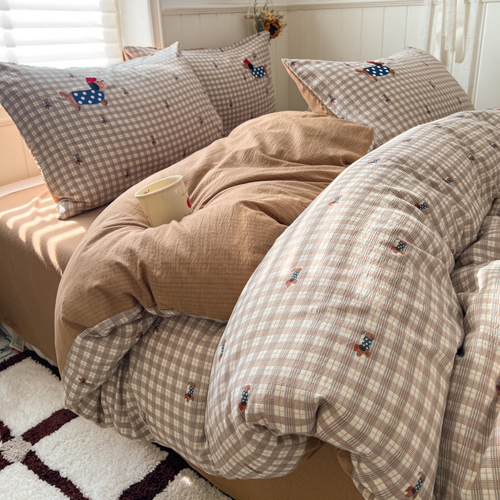 91家纺网 家纺一手货源 找家纺 妖妖家纺  2026小清新软糯双层纱刺绣四件套 英伦腊肠狗-刺绣