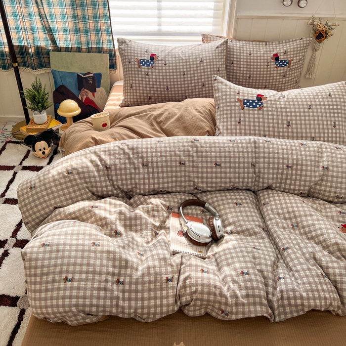 91家纺网 家纺一手货源 找家纺 妖妖家纺  2026小清新软糯双层纱刺绣四件套 英伦腊肠狗-刺绣