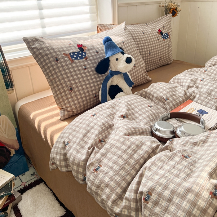 91家纺网 家纺一手货源 找家纺 妖妖家纺  2026小清新软糯双层纱刺绣四件套 英伦腊肠狗-刺绣