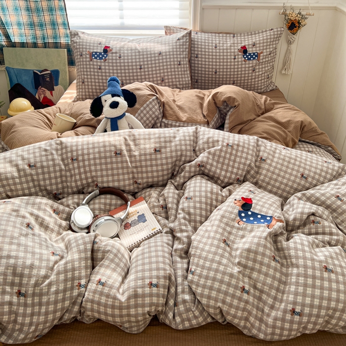 91家纺网 家纺一手货源 找家纺 妖妖家纺  2026小清新软糯双层纱刺绣四件套 英伦腊肠狗-刺绣