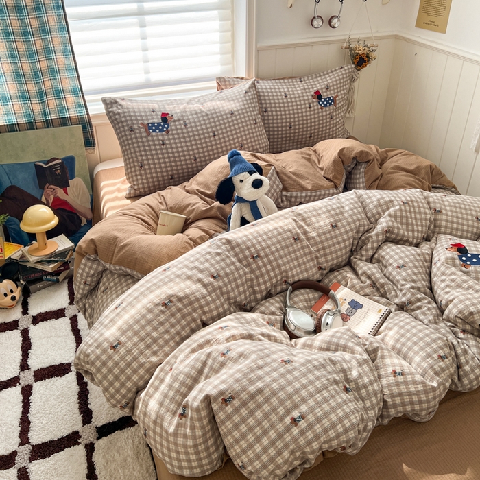 91家纺网 家纺一手货源 找家纺 妖妖家纺  2026小清新软糯双层纱刺绣四件套 英伦腊肠狗-刺绣