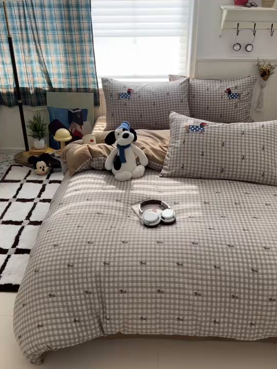 91家纺网 家纺一手货源 找家纺 妖妖家纺  2026小清新软糯双层纱刺绣四件套 英伦腊肠狗-刺绣