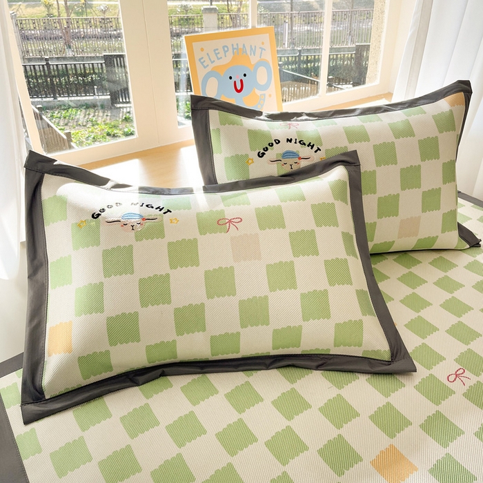 91家纺网 家纺一手货源 找家纺 雅居纺家纺 2026新款A类加厚三明治底绣花冰藤席床单款凉席席子 晚安猫