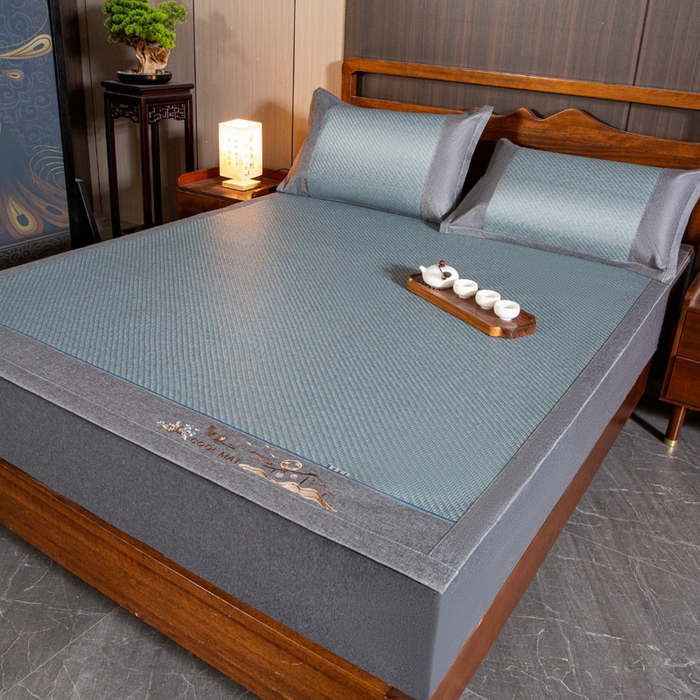 91家纺网 家纺一手货源 找家纺 卡迪亚家纺 2026新款凉感舒爽PE雪藤席凉席三件套藤席冰丝席草席竹席学生宿舍床笠款双面用加厚款天然PE藤 PE雪藤席-兰