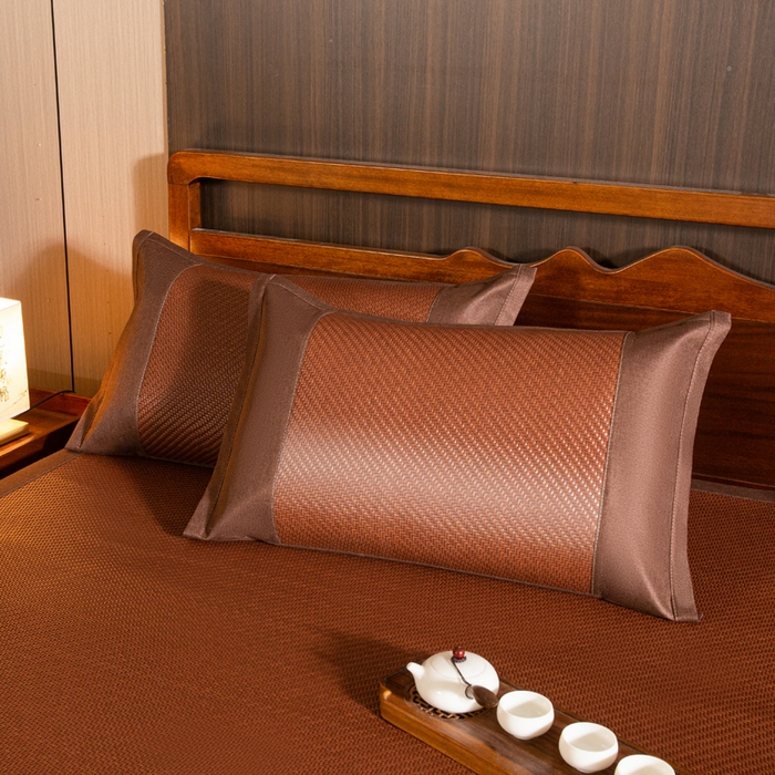 91家纺网 家纺一手货源 找家纺 卡迪亚家纺 2026新款凉感舒爽PE雪藤席凉席三件套藤席冰丝席草席竹席学生宿舍床笠款双面用加厚款天然PE藤 PE雪藤席-咖