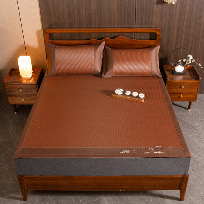 91家纺网 家纺一手货源 找家纺 卡迪亚家纺 2026新款凉感舒爽PE雪藤席凉席三件套藤席冰丝席草席竹席学生宿舍床笠款双面用加厚款天然PE藤 PE雪藤席-咖