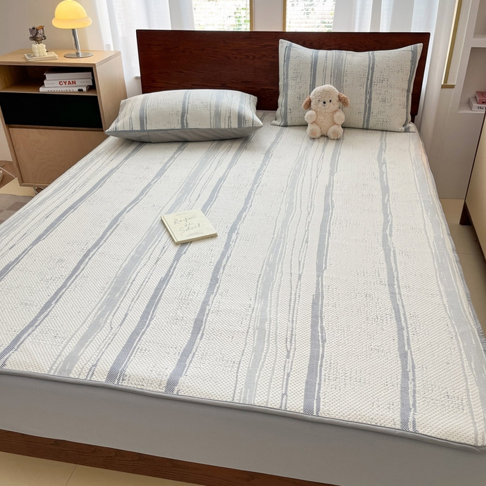 91家纺网 家纺一手货源 找家纺 雅居纺家纺 2026新款加厚三明治底凉感豆豆简约款凉感席床笠款凉席席子 条纹-蓝