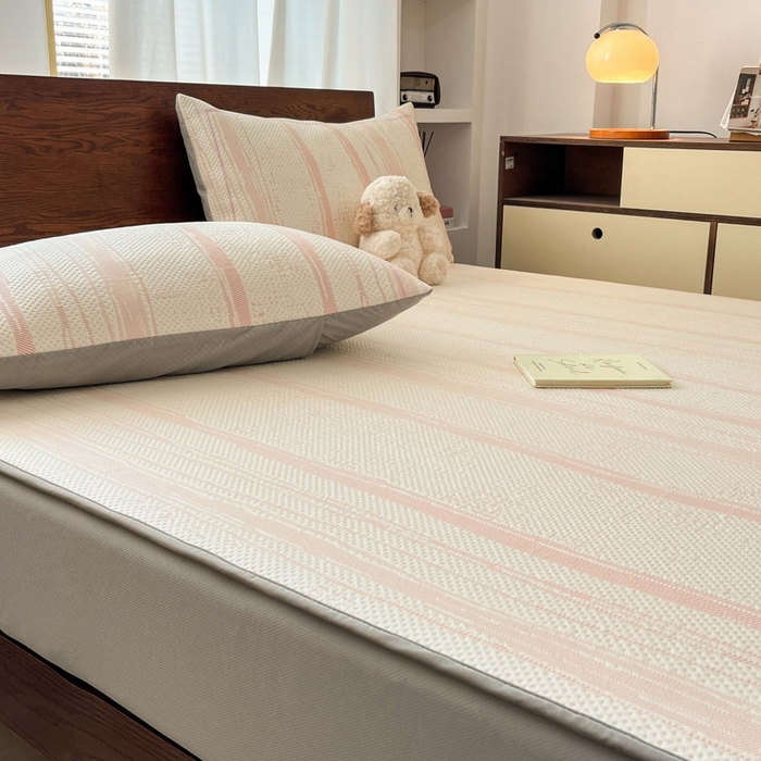 91家纺网 家纺一手货源 找家纺 雅居纺家纺 2026新款加厚三明治底凉感豆豆简约款凉感席床笠款凉席席子 条纹-粉