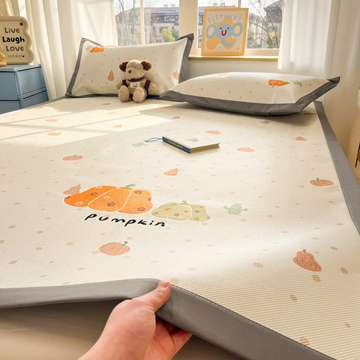 91家纺网 家纺一手货源 找家纺 雅居纺家纺 2026新款A类加厚三明治底绣花冰藤席床单款凉席席子 万事不南