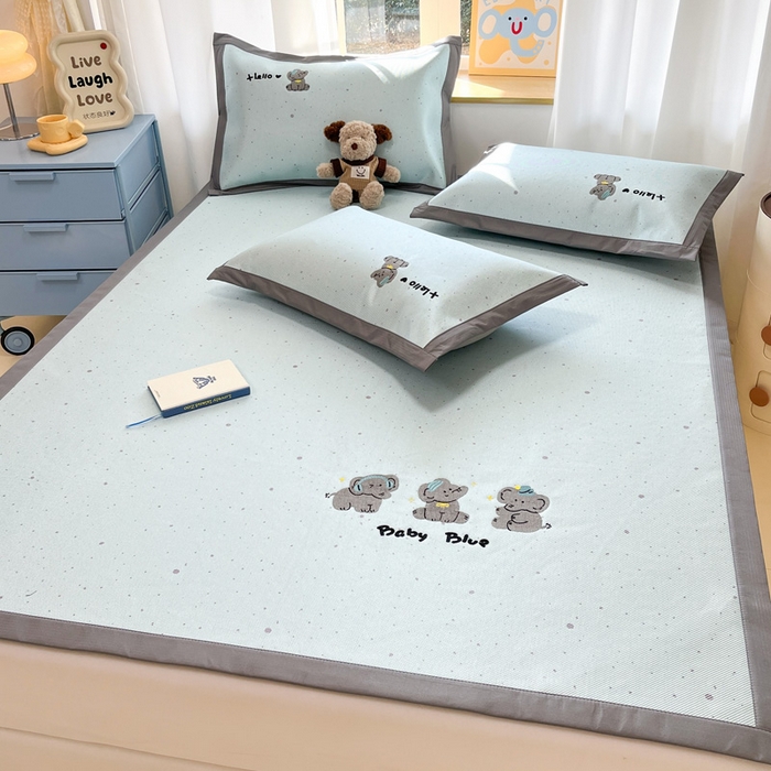 91家纺网 家纺一手货源 找家纺 雅居纺家纺 2026新款A类加厚三明治底绣花冰藤席床单款凉席席子 小象家族