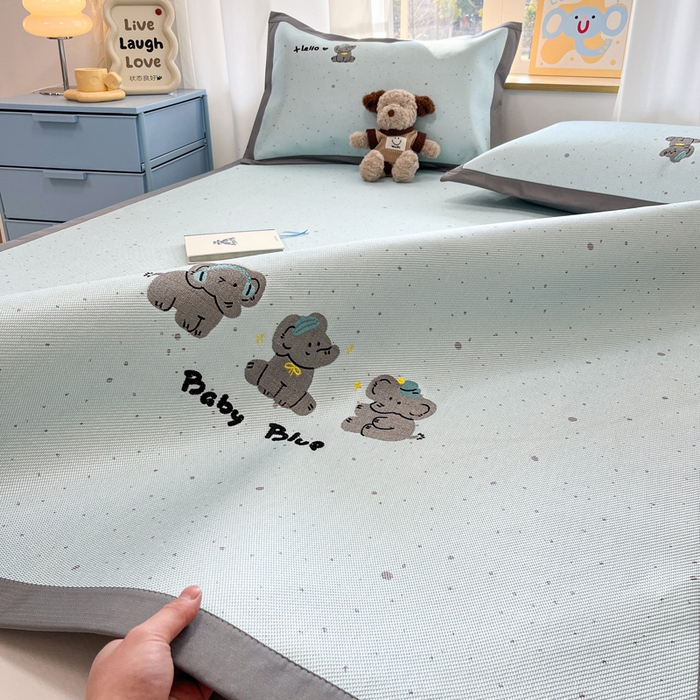 91家纺网 家纺一手货源 找家纺 雅居纺家纺 2026新款A类加厚三明治底绣花冰藤席床单款凉席席子 小象家族