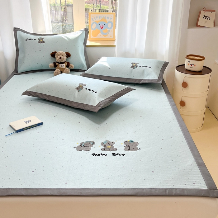 91家纺网 家纺一手货源 找家纺 雅居纺家纺 2026新款A类加厚三明治底绣花冰藤席床单款凉席席子 小象家族