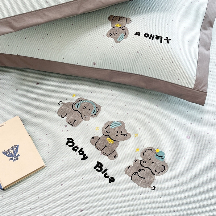 91家纺网 家纺一手货源 找家纺 雅居纺家纺 2026新款A类加厚三明治底绣花冰藤席床单款凉席席子 小象家族